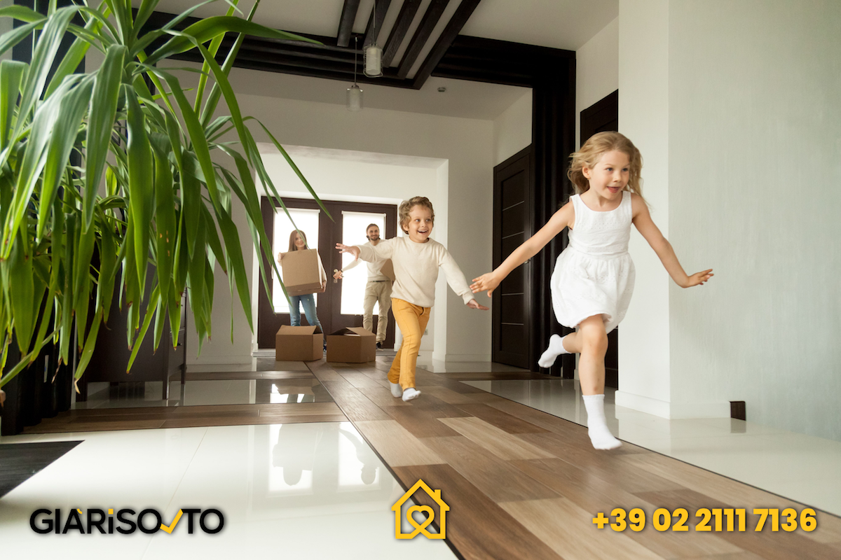 Assistenza caldaie in Provincia di Milano, Varese, Como, Monza e Brianza con GiaRisolto - Bambini che corrono in casa copia Assistenza caldaie in Provincia di Milano, Varese, Como, Monza e Brianza con GiaRisolto - Bambini che corrono in casa